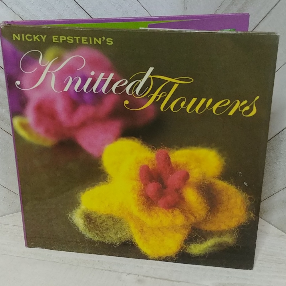 Knitted Flowers Book